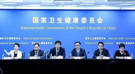 ▲9月25日，國家衛(wèi)生健康委員會在北京舉行新聞發(fā)布會，介紹青少年健康相關(guān)工作情況，發(fā)布和解讀《中國青少年健康教育核心信息及釋義（2018版）》，并答記者問。 新華社記者 張玉薇 攝