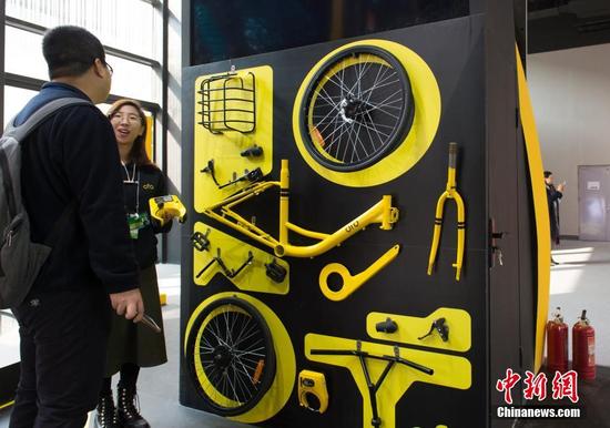圖為最新型小黃車展示。