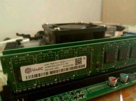 疑似紫光DDR4內(nèi)存（圖片來源于快科技）