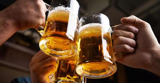 斷片的現(xiàn)象在飲酒人士，尤其是大學(xué)生中十分普遍。