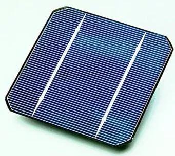 一種晶體硅太陽(yáng)能電池面板。圖片來源：en.wikipedia.org