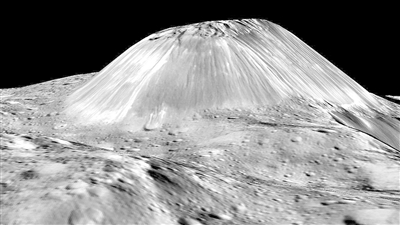 ▼在谷神星上發(fā)現(xiàn)的阿胡納山（Ahuna Mons）被認(rèn)為是一座冰火山。 圖片來(lái)源：NASA官網(wǎng)