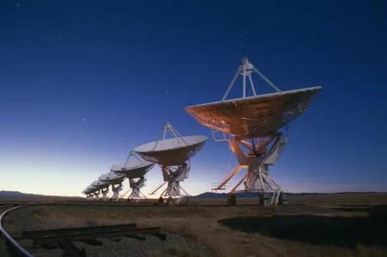 新墨西哥超大陣列（New Mexico‘s Very Large Array）的射電望遠(yuǎn)鏡有助于揭開快速射電暴的神秘面紗