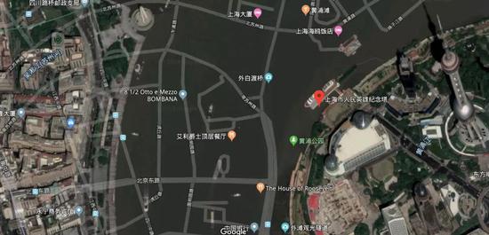 這些路…出現(xiàn)在了黃浦江里。emmm，人民英雄紀(jì)念碑附近出現(xiàn)時(shí)空扭曲了？