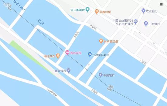 中越交界處河口口岸的谷歌地圖，中國(guó)銀行浸泡在紅河里
